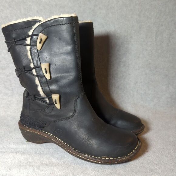 UGG Kona Shearling Boots Black Leather Women‎ 7 Toggles Slip Resistant  Outdoors - Picture 1 of 7